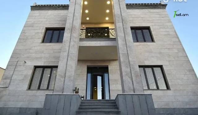 Երեք հարկանի քարե տուն Պարույր Սևակի փողոցում Ավանում, 500 ք.մ., 3+ սանհանգույց