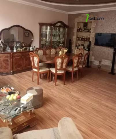 Երեք հարկանի քարե տուն Արաբկիրում, 300 ք.մ., 3+ սանհանգույց, մասնակի վերանորոգում