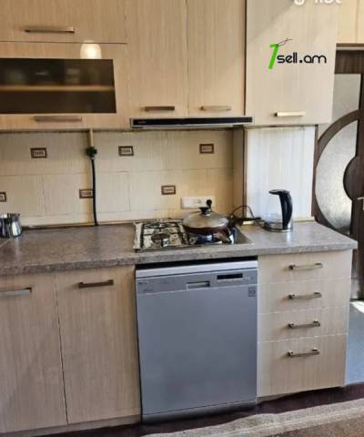 3 սենյականոց բնակարան Գորգագոծների փողոցում, 118 քմ, 1/5 հարկ, կապիտալ վերանորոգված, քարե շենք