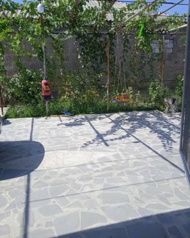 Մեկ հարկանի քարե տուն Հայկ Բժշկյանց փողոցում Հայանիստում, 150 քմ, կապիտալ վերանորոգված