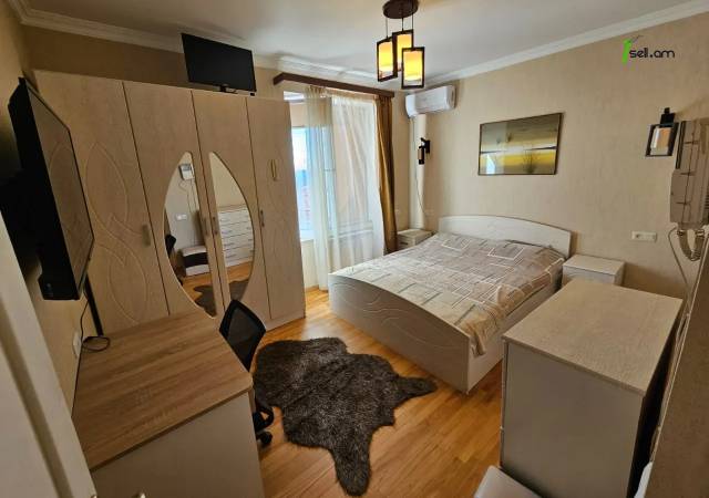 Երեք հարկանի քարե տուն Խնկո Ապոր փողոցում Արաբկիրում, 410 ք.մ., 3+ սանհանգույց, կապիտալ վերանորոգված