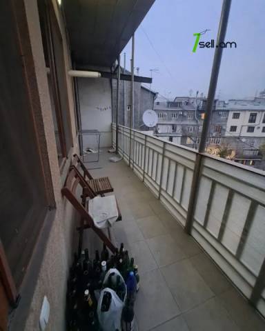 3 սենյականոց բնակարան Տերյան փողոցում, 110 քմ, նախավերջին հարկ, կապիտալ վերանորոգված, քարե շենք