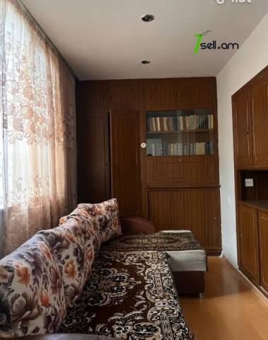 4 սենյականոց բնակարան Հրաչյա Աճառյանի փողոցում, 103 քմ, կապիտալ վերանորոգված, քարե շենք