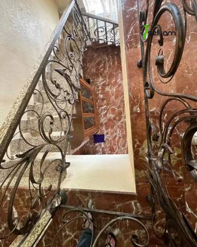 5 սենյականոց բնակարան Մհեր Մկրտչյան փողոցում, 210 քմ, նախավերջին հարկ, 2 սանհանգույց