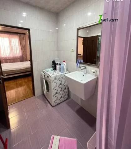 3 սենյականոց բնակարան նորակառույց շենքում Ծարավ աղբյուրի փողոցում, 101 ք.մ., 9/16 հարկ