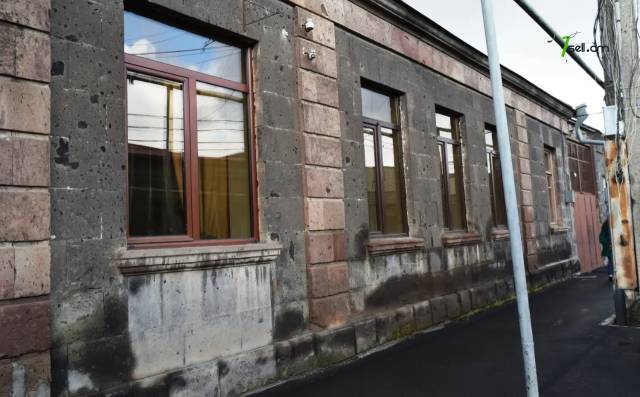 Մեկ հարկանի քարե տուն Սուրեն Մատնիշյան փողոցում Գյումրիում, 131 ք.մ., կոսմետիկ վերանորոգում