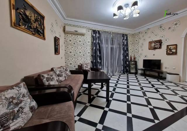 Երեք հարկանի քարե տուն Պարոնյան փողոցում կենտրոնում, 550 քմ, 3+ սանհանգույց, եվրովերանորոգված