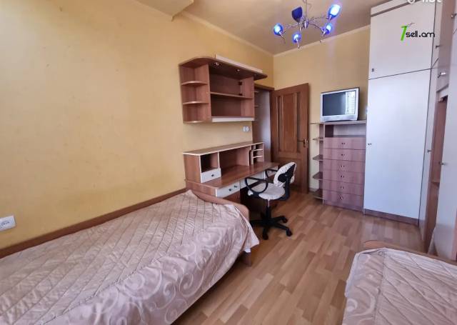 4 սենյականոց բնակարան Բրյուսովի փողոցում, 111 ք.մ., 6/9 հարկ, կապիտալ վերանորոգված