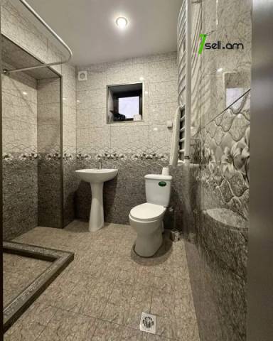 Մեկ հարկանի քարե տուն Ադմիրալ Իսակովի պողոտայում Թաիրովում, 54 քմ, կապիտալ վերանորոգված