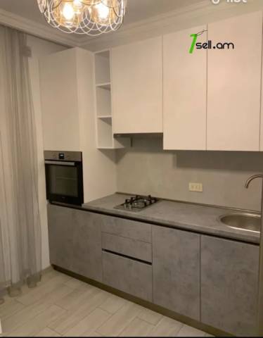 2 սենյականոց բնակարան Արցախի պողոտայում, 55 ք.մ., բարձր առաստաղներ, մի քանի պատշգամբ, 3/5 հարկ