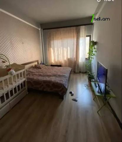 3 սենյականոց բնակարան կենտրոնում, 100 ք.մ., բարձր առաստաղներ, 2/4 հարկ, կոսմետիկ վերանորոգում