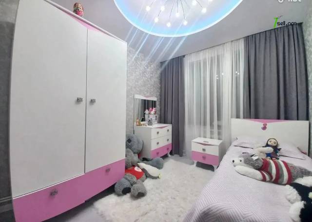 4 սենյականոց բնակարան Լեփսիուսի փողոցում, 90 ք.մ., նախավերջին հարկ, եվրովերանորոգված