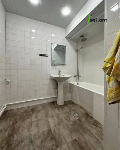 2 սենյականոց բնակարան Երվանդ Քոչարի փողոցում, 67 ք.մ., 2/14 հարկ, կապիտալ վերանորոգված