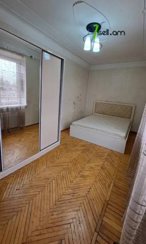 3 սենյականոց բնակարան Տիգրան Մեծի պողոտայում, 102 ք.մ., 2/5 հարկ, կապիտալ վերանորոգված, քարե շենք