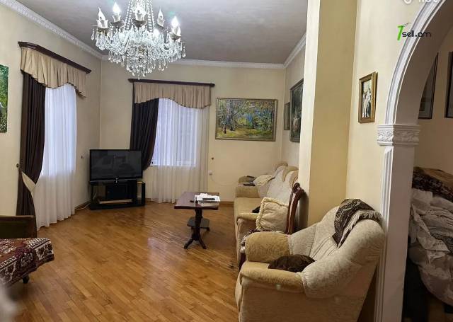 Երկու հարկանի քարե տուն Դպրոցակաների փողոցում Օշականում, 130 քմ, 2 սանհանգույց, մեծ հողամաս