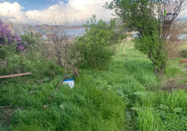 Հողատարածք բնակելի շինությունների համար Ավանում, 800 քմ