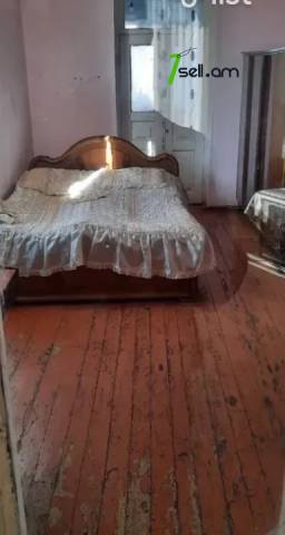 3 սենյականոց բնակարան Շարուրի փողոցում, 78 ք.մ., բարձր առաստաղներ, մի քանի պատշգամբ, քարե շենք