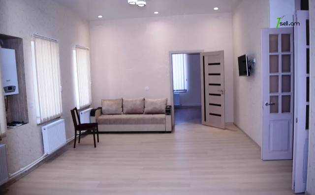 4 սենյականոց բնակարան Ռուսթավելի փողոցում, 100 ք.մ., 2/2 հարկ, 2 սանհանգույց, կապիտալ վերանորոգված