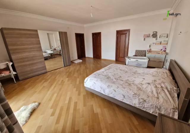 Երկու հարկանի քարե տուն Նոր Նորքում, 1000 ք.մ., 3+ սանհանգույց, կապիտալ վերանորոգված