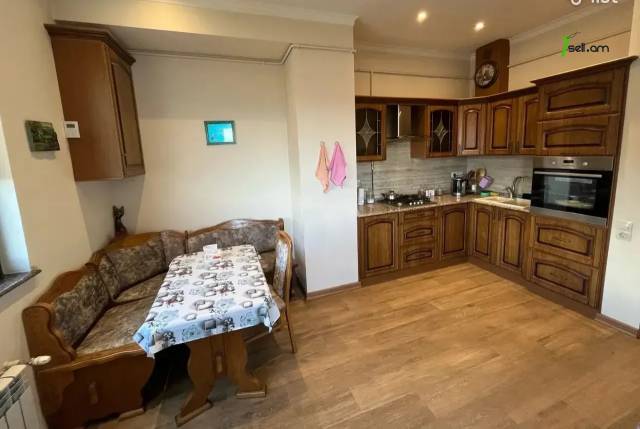 3 սենյականոց բնակարան նորակառույց շենքում Գրիբոյեդովի փողոցում, 116 քմ, 11/16 հարկ, 2 սանհանգույց