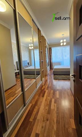 Ընդարձակ 3 սենյականոց բնակարան նորակառույց շենքում Վարդանանց փողոցում, 155 ք.մ., նախավերջին հարկ