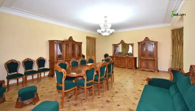 Ընդարձակ 4 սենյականոց բնակարան նորակառույց շենքում Ալեք Մանուկյանի փողոցում, 210 քմ, 2/10 հարկ