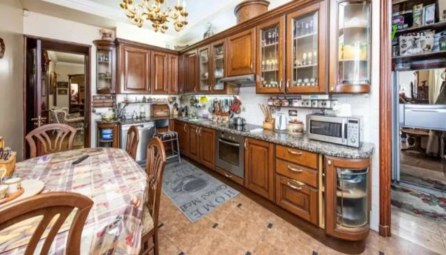 5 սենյականոց բնակարան նորակառույց շենքում Պուշկինի փողոցում, 200 քմ, 5/9 հարկ, 3+ սանհանգույց