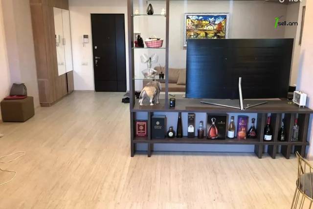 2 սենյականոց բնակարան նորակառույց շենքում Կոմիտասի պողոտայում, 90 ք.մ., բարձր առաստաղներ