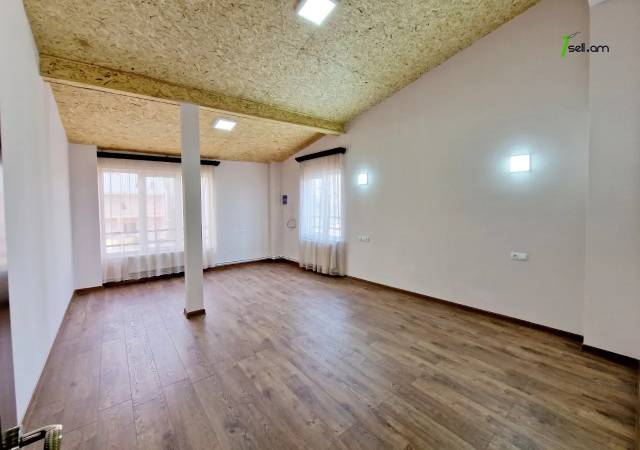 Երեք հարկանի քարե տուն, Նոյ թաղամաս Աջափնյակում, 300 ք.մ., 3+ սանհանգույց, եվրովերանորոգված