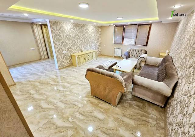 Երկու հարկանի քարե տուն Օստրովսկու փողոցում կենտրոնում, 380 քմ, 2 սանհանգույց, եվրովերանորոգված