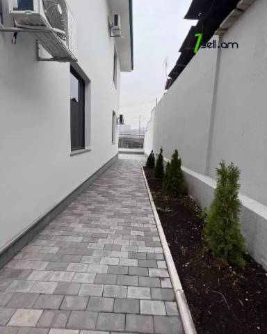 Երկու հարկանի քարե տուն Գոգոլի փողոցում Քանաքեռ Զեյթունում, 550 ք.մ., 3+ սանհանգույց