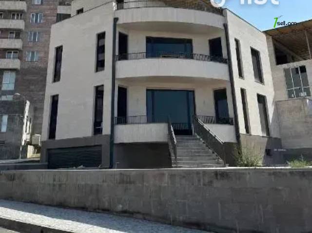 Չորս հարկանի թաունհաուզ 50-րդ փողոցում Արաբկիրում, 500 ք.մ., 3+ սանհանգույց