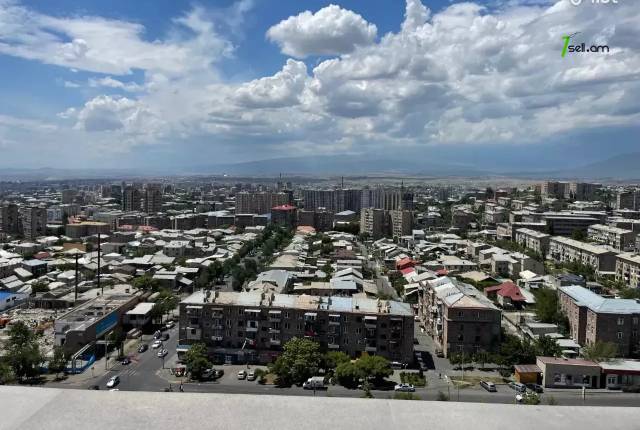 2 սենյականոց բնակարան նորակառույց շենքում Պարույր Սևակի փողոցում, 80 ք.մ., բարձր առաստաղներ