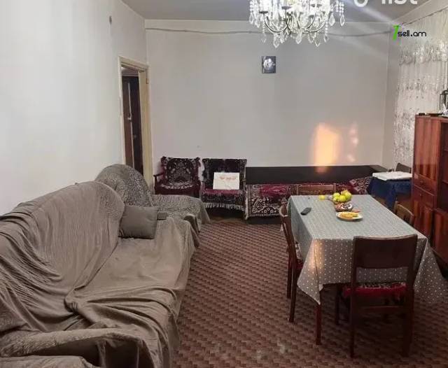 4 սենյականոց բնակարան Դավիթ Մալյան փողոցում, 73 ք.մ., 1/5 հարկ, քարե շենք