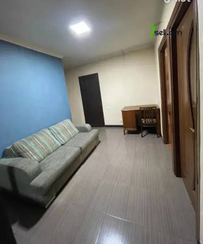 4 սենյականոց բնակարան, Աթոյան փողոցի նրբանցք, 93 ք.մ., 3/5 հարկ, կապիտալ վերանորոգված, քարե շենք