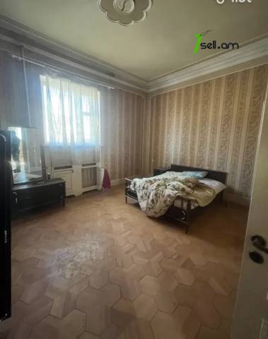 Երկու հարկանի քարե տուն Աբովյանում, 1170 ք.մ., 2 սանհանգույց, մասնակի վերանորոգում