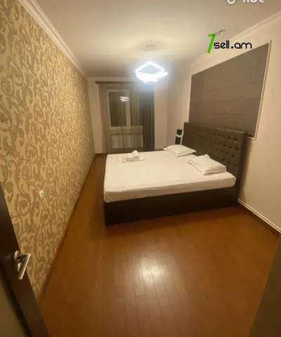 3 սենյականոց բնակարան Ռոստովյան փողոցում, 80 ք.մ., 1/5 հարկ, կապիտալ վերանորոգված, քարե շենք