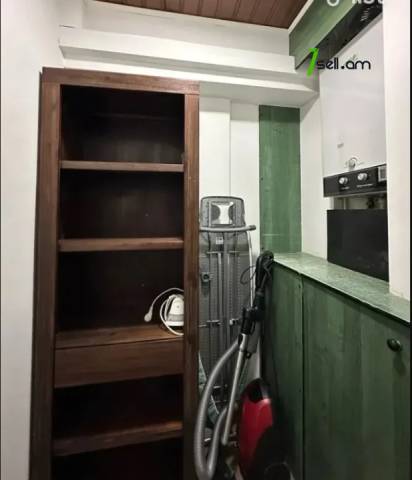 2 սենյականոց բնակարան Միխայիլ Գլինկայի փողոցում, 51 քմ, 1/3 հարկ, եվրովերանորոգված, քարե շենք