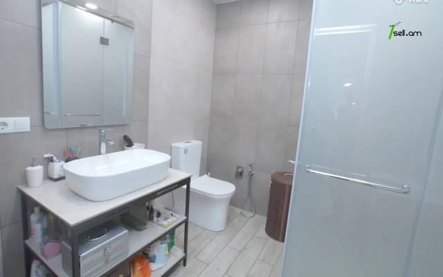 Երեք հարկանի թաունհաուզ Անաստաս Միկոյանի փողոցում Դավիթաշենում, 250 ք.մ., 2 սանհանգույց