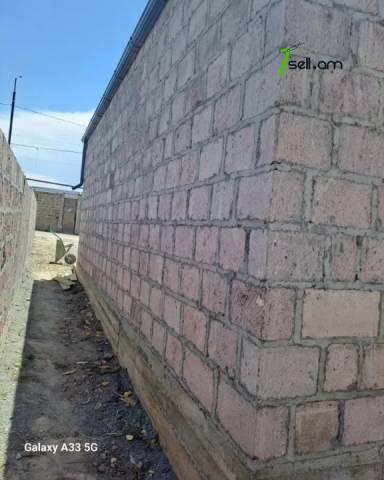 Մեկ հարկանի քարե տուն 1-ին փողոցում Նոր Խարբերդում, 74 քմ