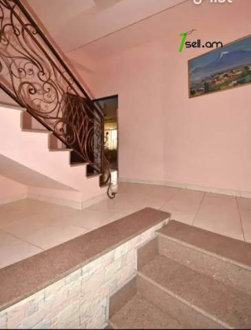 3 սենյականոց բնակարան նորակառույց շենքում Աղբյուր Սերոբի փողոցում, 130 ք.մ., 2 սանհանգույց