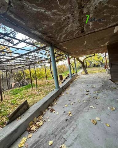 Երկու հարկանի քարե տուն 19-րդ փողոցում Շենգավիթում, 500 քմ, 2 սանհանգույց, կապիտալ վերանորոգված