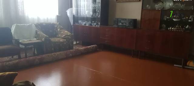 Երկու հարկանի քարե տուն Չարենցի փողոցում կենտրոնում, 435 ք.մ., կոսմետիկ վերանորոգում