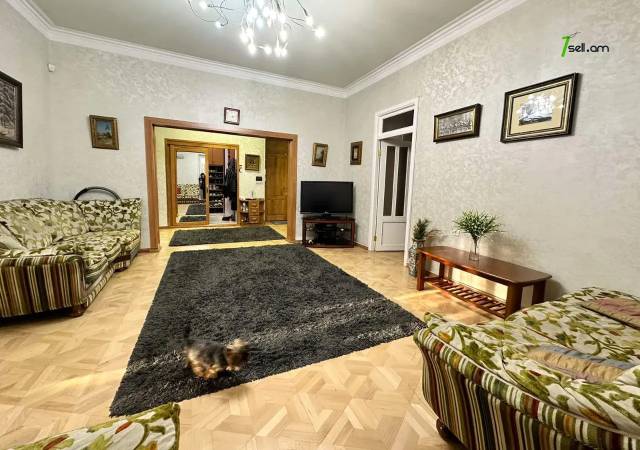 4 սենյականոց բնակարան Աղայան փողոցում, 125 ք.մ., 2 սանհանգույց, բարձր առաստաղներ, 2/5 հարկ