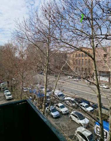 2 սենյականոց բնակարան Ազատության պողոտայում, 64 քմ, նախավերջին հարկ, եվրովերանորոգված, քարե շենք