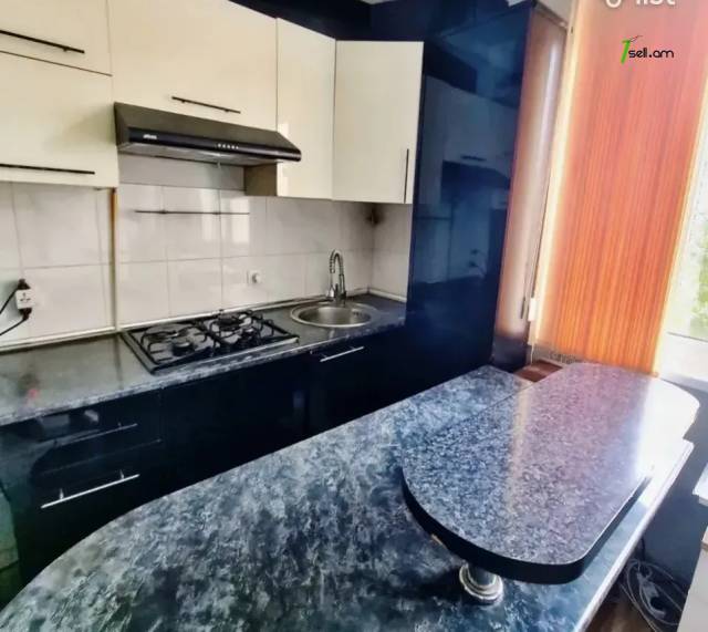 2 սենյականոց բնակարան Սունդուկյան փողոցում, 46 քմ, կապիտալ վերանորոգված, քարե շենք