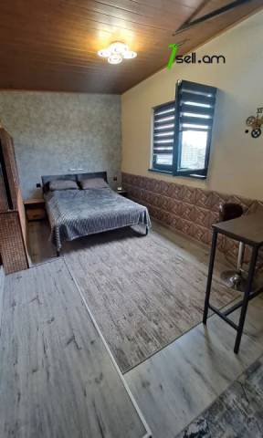 1 սենյականոց բնակարան Եզնիկ Կողբացու փողոցում, 45 քմ, կապիտալ վերանորոգված