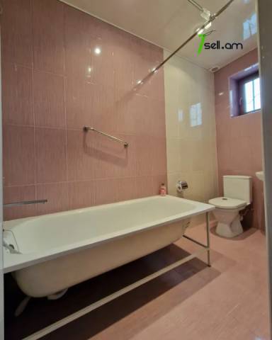 Երկու հարկանի տուն Պարույր Սևակ թաղամաս 2-րդ փողոցում Առինջում, 480 քմ, 3+ սանհանգույց