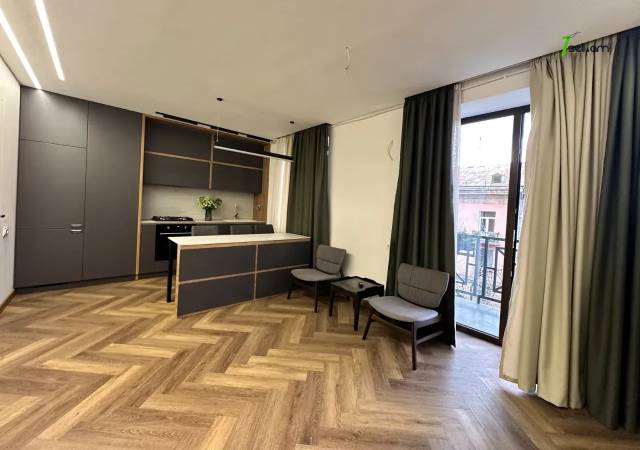 1 սենյականոց բնակարան Դերենիկ Դեմիրճյանի փողոցում, 30 ք.մ., 3/5 հարկ, կապիտալ վերանորոգված