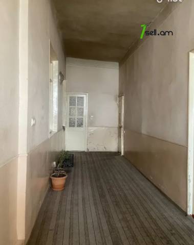 Երկու հարկանի քարե տուն Ավան 5-րդ փողոցում Ավանում, 640 ք.մ., 2 սանհանգույց